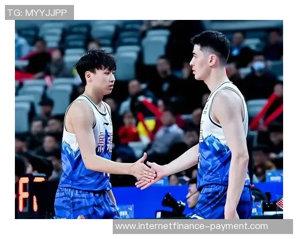 齐麟:从青涩新星到篮球场上的璀璨之光,见证成长与荣耀的旅程